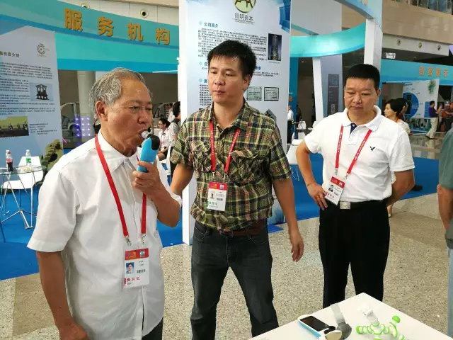 鄭綿平-肺功能檢測儀-呼吸訓(xùn)練器-呼吸耐力訓(xùn)練儀-慢阻肺-哮喘
